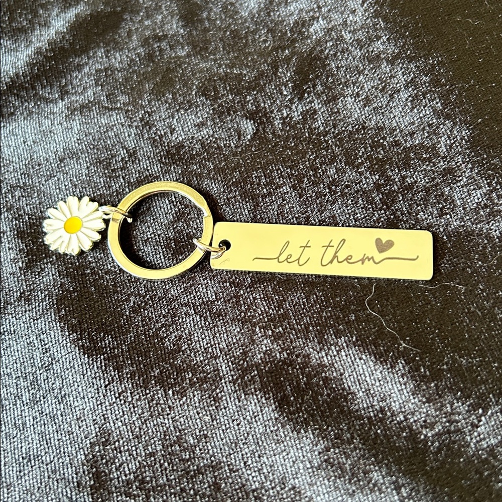 Silver Keychain with Daisy Charm